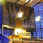 [1962 Karl Schuke organ at Kaiser-Wilhelm-Gedachtniskirche, Berlin, Germany]